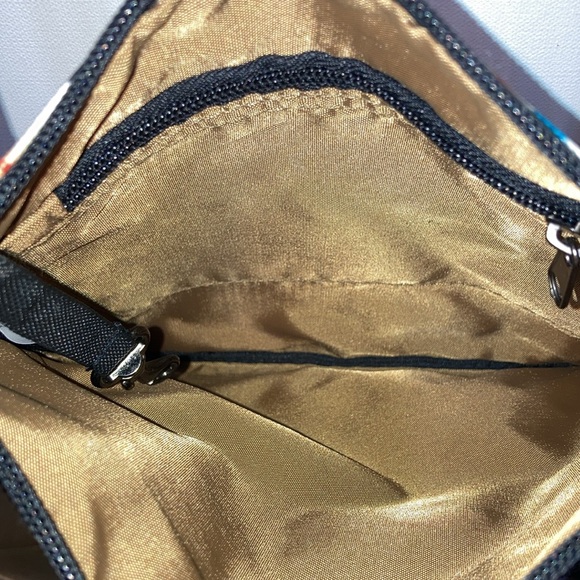 EUC Kavu crossbody bag retro stripes, water resistant, zip closure, adj strap - Picture 9 of 13